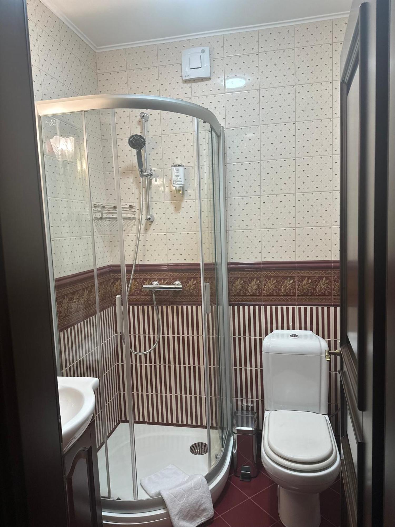 Luxury Boutique Andreevskiy בית הארחה לבוב